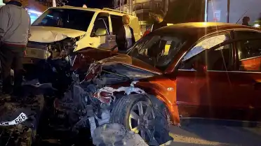 Aksaray'da Alkollü Sürücü 4 Araca Çarptı: 2 Yaralı, Sürücüye 290 Bin TL Ceza