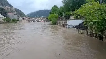 Amasya Valisi Bakan'dan Yeşilırmak Taşkını Uyarısı