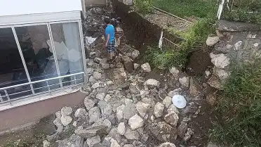 Amasya'da İstinat Duvarının Çökme Anı Güvenlik Kamerasına Yansıdı