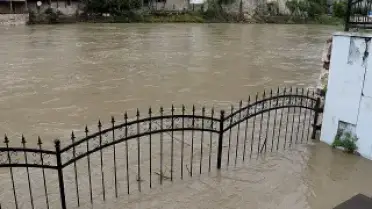 Amasya'da Yeşilırmak Taştı, Gezi Yolları Sular Altında Kaldı