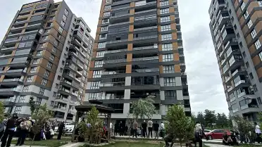 Apartman Sakini Z.B., Asansörde Mahsur Kalanları Kurtarmak İsterken Boşluğa Düşerek Hayatını Kaybetti