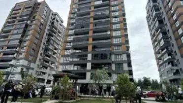 Apartman Sakini Z.B., Asansörde Mahsur Kalanları Kurtarmak İsterken Boşluğa Düşerek Hayatını Kaybetti
