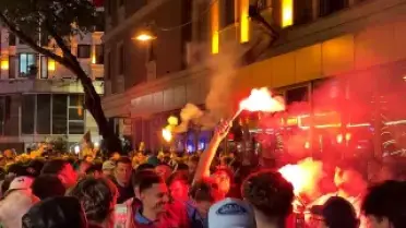 Aston Villa Taraftarları İstanbul'da Şampiyonluğu Kutladı