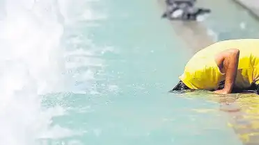 Avrupa'da Rekor Sıcaklıklar Can Aldı: 2 Kişi Hayatını Kaybetti, 5 Kişi Boğuldu