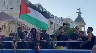 Barcelona'nın Şampiyonluk Kutlamasında Lamine Yamal'dan Filistin Bayrağı