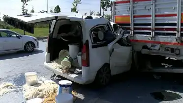 Başakşehir'de Kaza Yapan Sürücünün Tutanak Tutarken Arkadan Çarpması Sonucu Araçta Sıkışması