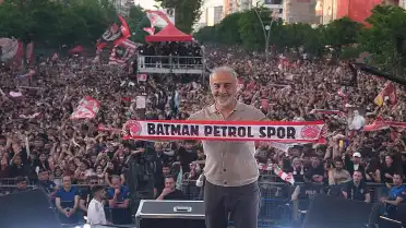 Batman Petrolspor'un Şampiyonluk Kutlamasına Ünlü Akını