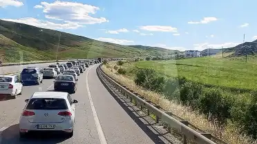 Bayram Tatili Sonrası Ankara ve İzmir Yolları Tamamen Kilitlendi