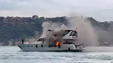 Bebek Sahili'nde Tur Teknesinde Yangın: Mürettebat Kurtuldu