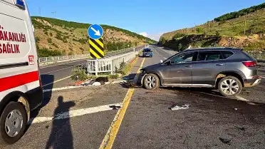 Bingöl'de Köprü Korkuluklarına Çarpan Otomobilde 5 Yaralı