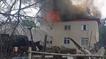 Burdur'da Önce Taksiyi Çalmaya Çalıştı, Sonra Ailesinin Evini Ateşe Verdi