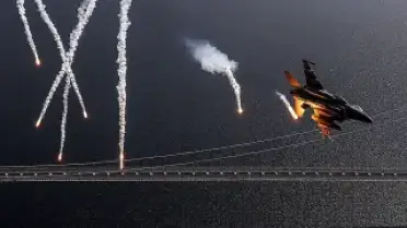 Çanakkale Semalarında Savaş Uçakları Nefes Kesti