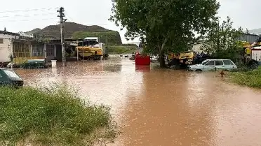 Çorum'un İskilip İlçesinde Şiddetli Sağanak ve Dolu Afeti: Yollar Kapandı, Ekipler Seferber Oldu
