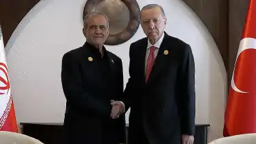 Cumhurbaşkanı Erdoğan, İran Cumhurbaşkanı Pezeşkiyan ile Görüştü