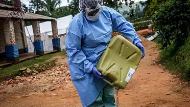Demokratik Kongo Cumhuriyeti'nde Ebola Salgını: Savaş, Fon Kesintileri ve Halkın Şüpheciliğiyle Mücadele
