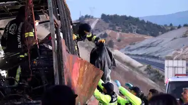 Denizli'de Trafik Kazası: 8 Kişi Hayatını Kaybetti, 33 Yaralı
