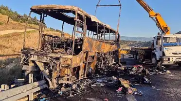 Denizli'de Trafik Kazası: 8 Kişi Hayatını Kaybetti, 33 Yaralı