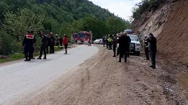 Düzce'de Kamyonet Dereye Devrildi: 1 Ölü