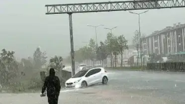 Düzce'de Sağanak Yağış Hayatı Olumsuz Etkiledi