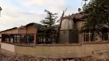 Eskişehir'de Caminin Minareine Yıldırım Düştü: İmam Yaralandı