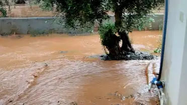 Gaziantep İslahiye'de Sağanak Nedeniyle Dereler Taştı, Ekipler Çalışma Başlattı