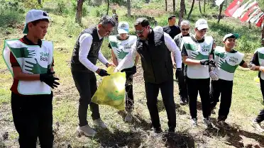 Hatay Valisi Masatlı, Gençlerle Birlikte Ormanlık Alanda Çevre Temizliği Gerçekleştirdi