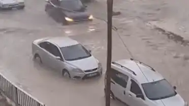 Hatay ve Osmaniye'de Sağanak Yağış Hayatı Olumsuz Etkiledi