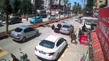 Hatay'da Moped Kazası: Biri Çocuk 2 Kişi Ezilmekten Kurtuldu
