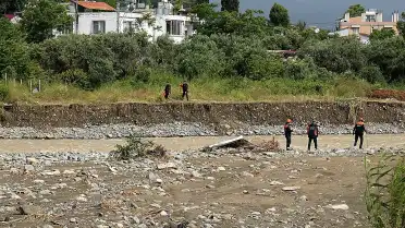 Hatay'da Sel Sularına Kapılan 2 Gencin Aranması Sürüyor