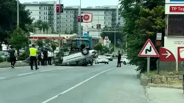 Hatay'da Trafik Kazası: Otomobil Refüje Çarparak Takla Attı, Sürücü Yaralandı