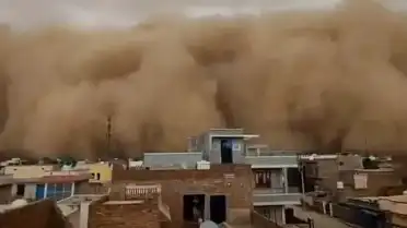 Hindistan'da Şiddetli Kum Fırtınası: Churu ve Çevresi Toz Bulutlarıyla Kaplandı