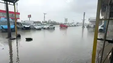 Iğdır'da Şiddetli Sağanak Yağış Hayatı Felç Etti