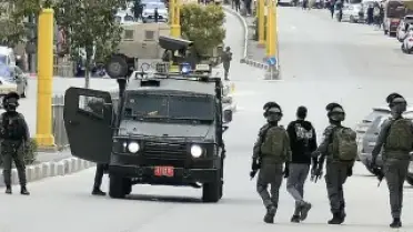 İsrail, Batı Şeria'da 40 Filistinliyi Gözaltına Aldı