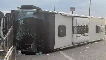 İstanbul-İzmir Otoyolu'nda Otobüs Kazası: 25 Yaralı