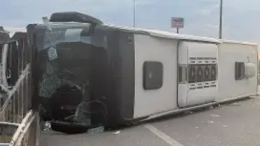 İstanbul-İzmir Otoyolu'nda Otobüs Kazası: 25 Yaralı