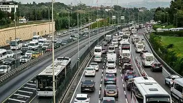 İstanbul'da 25 Mayıs Pazartesi Trafik Durumu: Yoğunluk Yaşanan İlçeler ve Alternatif Güzergahlar