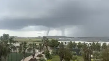 İzmir Menemen'de Hortum Paniği: Ani Hava Değişikliği Etkili Oldu