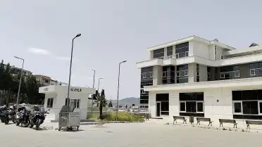 İzmir'de Şantiyede Yanmış Kadın Cesedi Bulundu, Bir Kişi Gözaltına Alındı