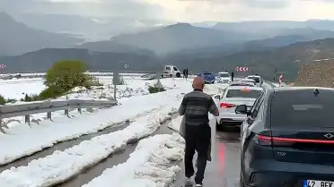 Karaman'da Ceviz Büyüklüğünde Dolu Yağışı Hayatı Olumsuz Etkiledi