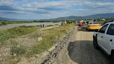 Kelkit Çayı'na Düşen Araçta Kaybolan 2 Kişi Aranıyor