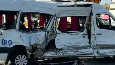 Kocaeli'de Tır Kazasında Ağır Yaralanan 8 Kişiden Biri Hayatını Kaybetti