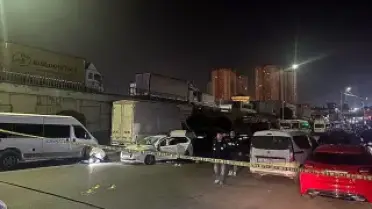 Küçükçekmece'de Dur İhtarına Uymayan Otomobil Ateş Açılmasına Neden Oldu: 1 Polis Memuru Yaralandı