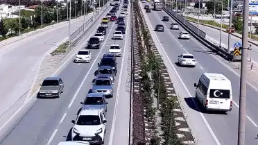 Kurban Bayramı Tatili Sonrası Afyonkarahisar'da Trafik Yoğunluğu Yaşanıyor