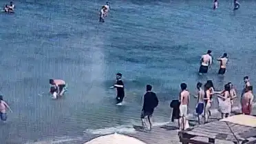Kuşadası'nda 70 Yaşındaki Turist Denizde Boğulmaktan Kurtarıldı