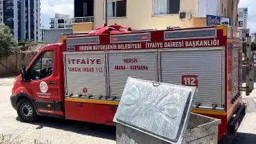 Mersin'de Spot Eşya Dükkanının Arkasında Çıkan Yangında Çevreye Kara Dumanlar Yayıldı