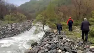 Muş'ta Köprüden Düşen Kadın Akıntıya Kapıldı, Arama Çalışmaları Sürüyor