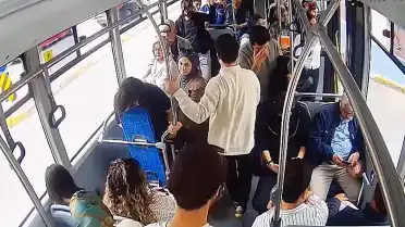Otobüste Fenalaşan Yolcuya Şoför ve Hemşire Müdahale Etti