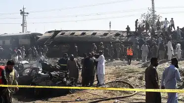 Pakistan'da Tren Saldırısı: En Az 24 Kişi Hayatını Kaybetti