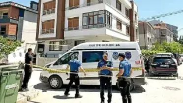 Parkta Kanlar İçinde Bulunan Şüpheli, Ailesini Öldürdüğünü İtiraf Etti