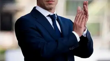 Peter Magyar Macaristan'da Başbakan Oldu